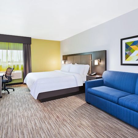 Holiday Inn Express Winnipeg Airport - Polo Park, An Ihg Hotel Экстерьер фото