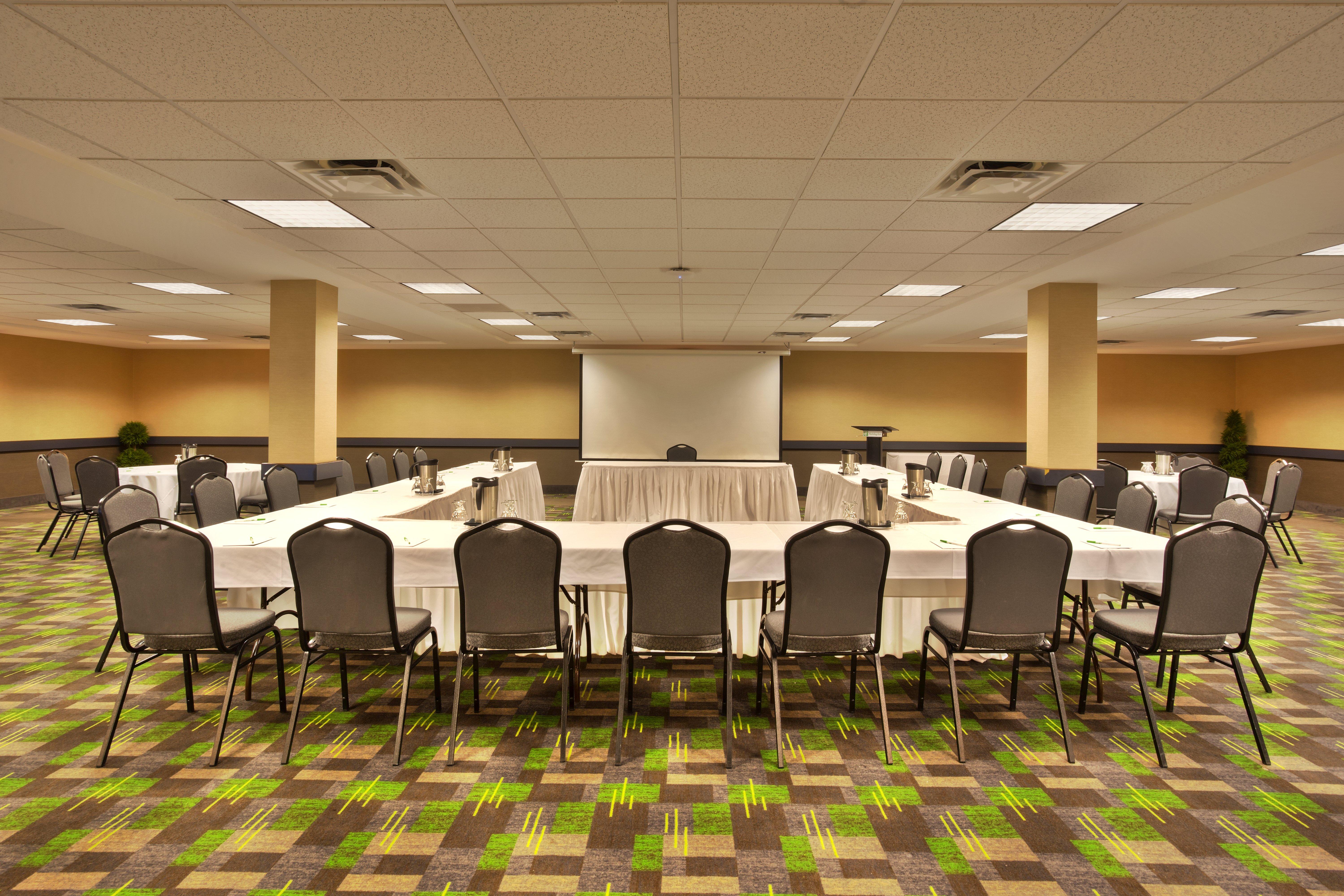 Holiday Inn Express Winnipeg Airport - Polo Park, An Ihg Hotel Экстерьер фото