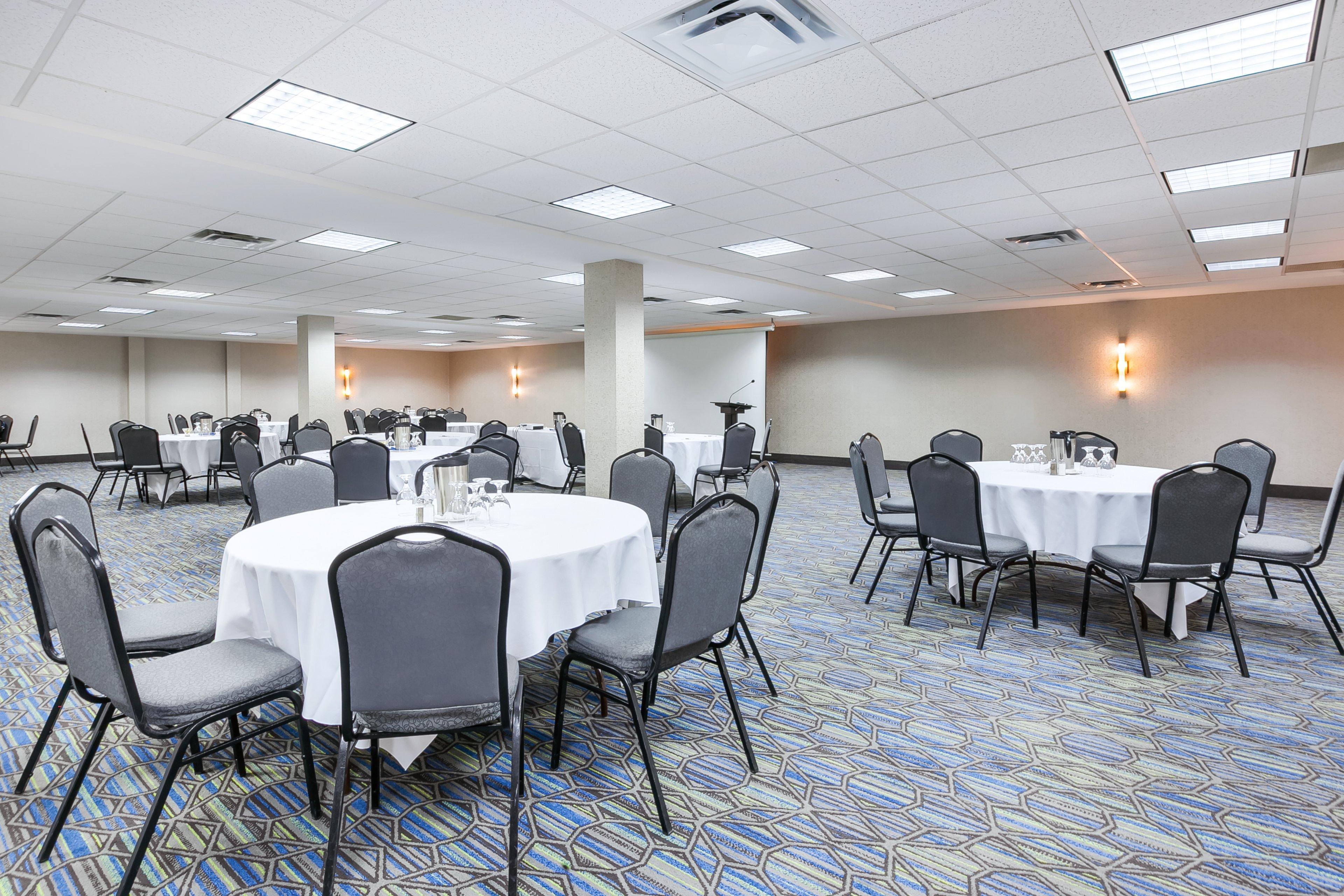 Holiday Inn Express Winnipeg Airport - Polo Park, An Ihg Hotel Экстерьер фото