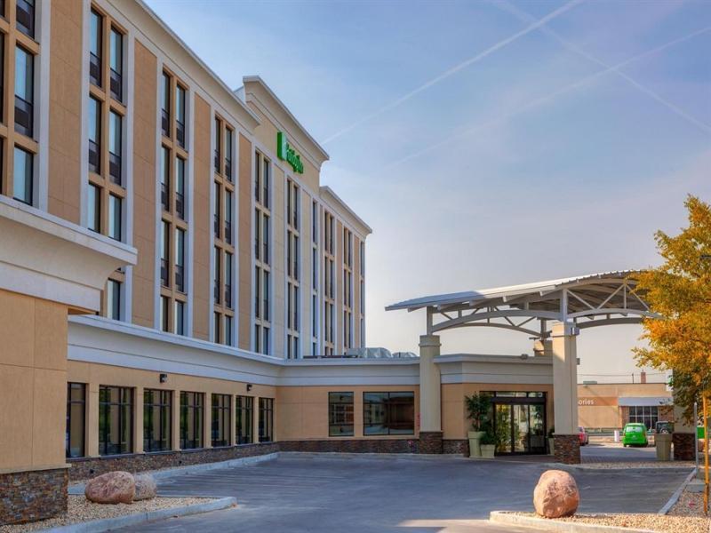 Holiday Inn Express Winnipeg Airport - Polo Park, An Ihg Hotel Экстерьер фото