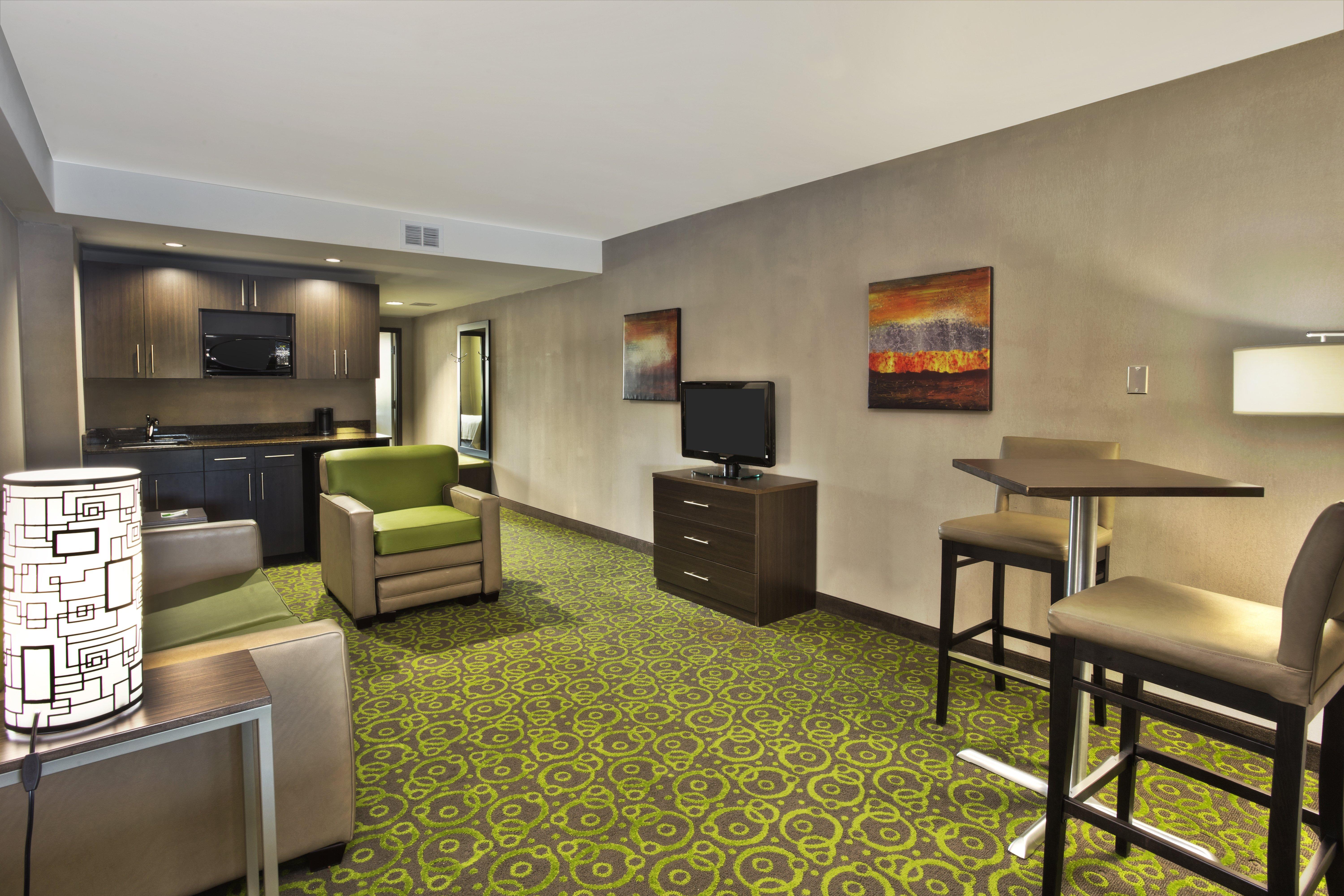 Holiday Inn Express Winnipeg Airport - Polo Park, An Ihg Hotel Экстерьер фото