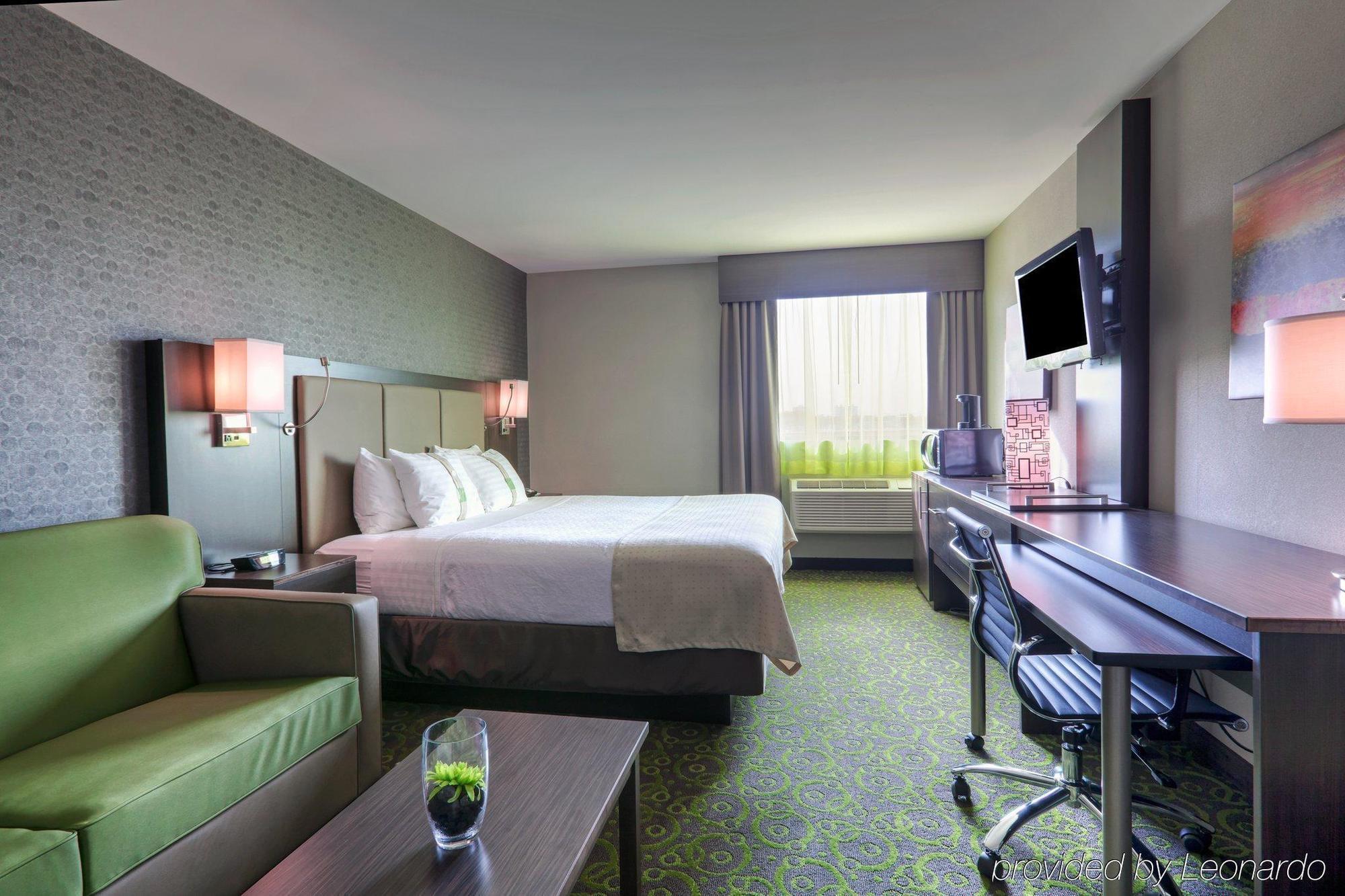 Holiday Inn Express Winnipeg Airport - Polo Park, An Ihg Hotel Экстерьер фото