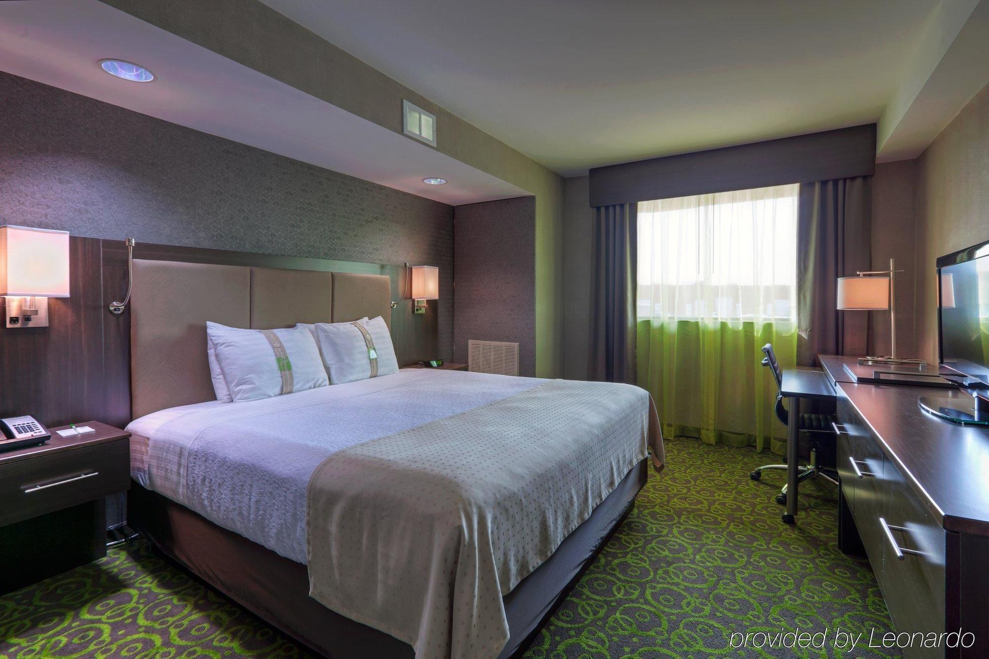 Holiday Inn Express Winnipeg Airport - Polo Park, An Ihg Hotel Экстерьер фото