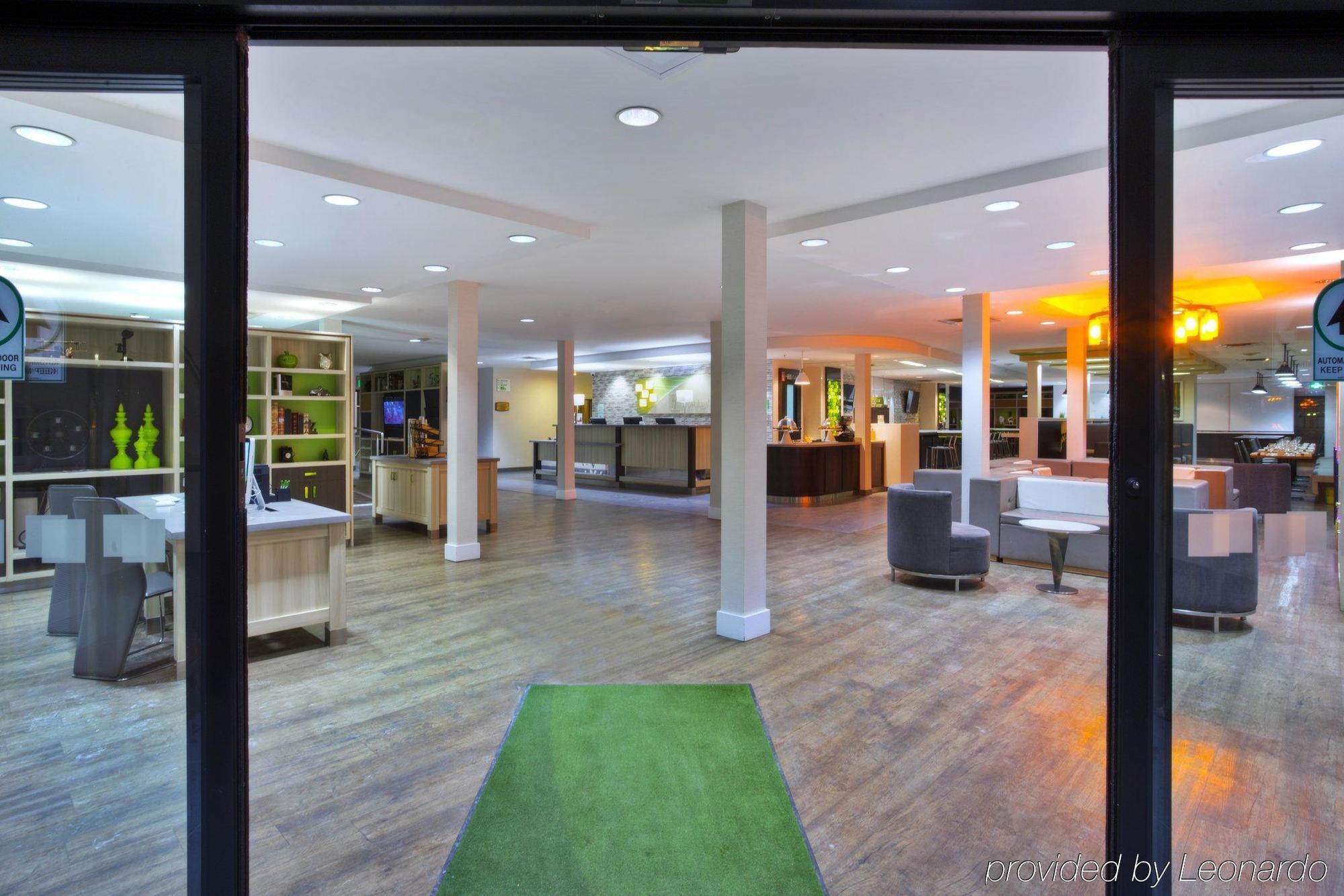 Holiday Inn Express Winnipeg Airport - Polo Park By Ihg Экстерьер фото