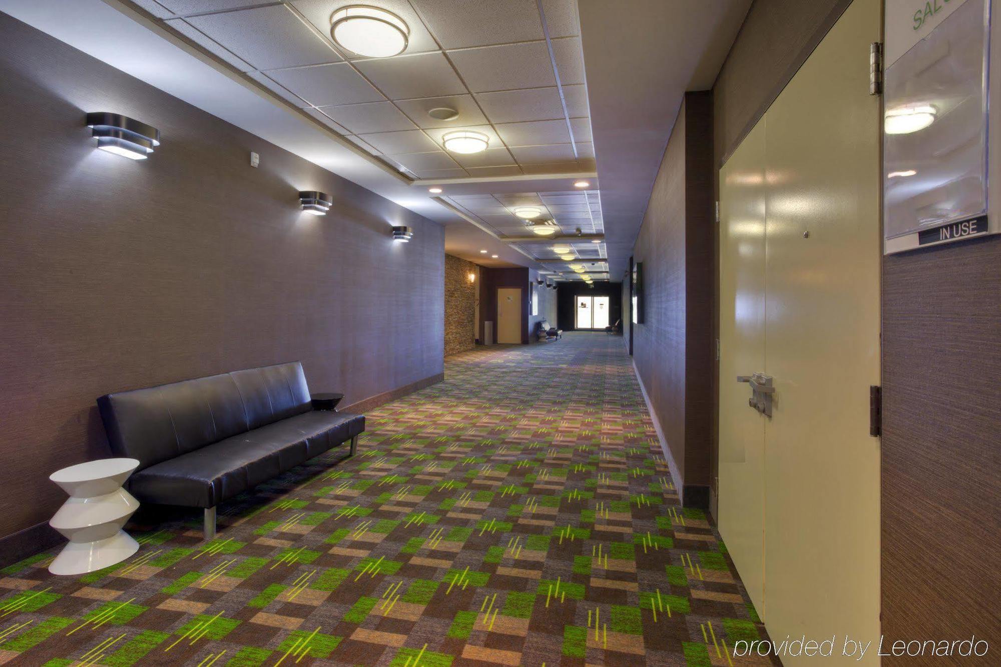 Holiday Inn Express Winnipeg Airport - Polo Park, An Ihg Hotel Экстерьер фото