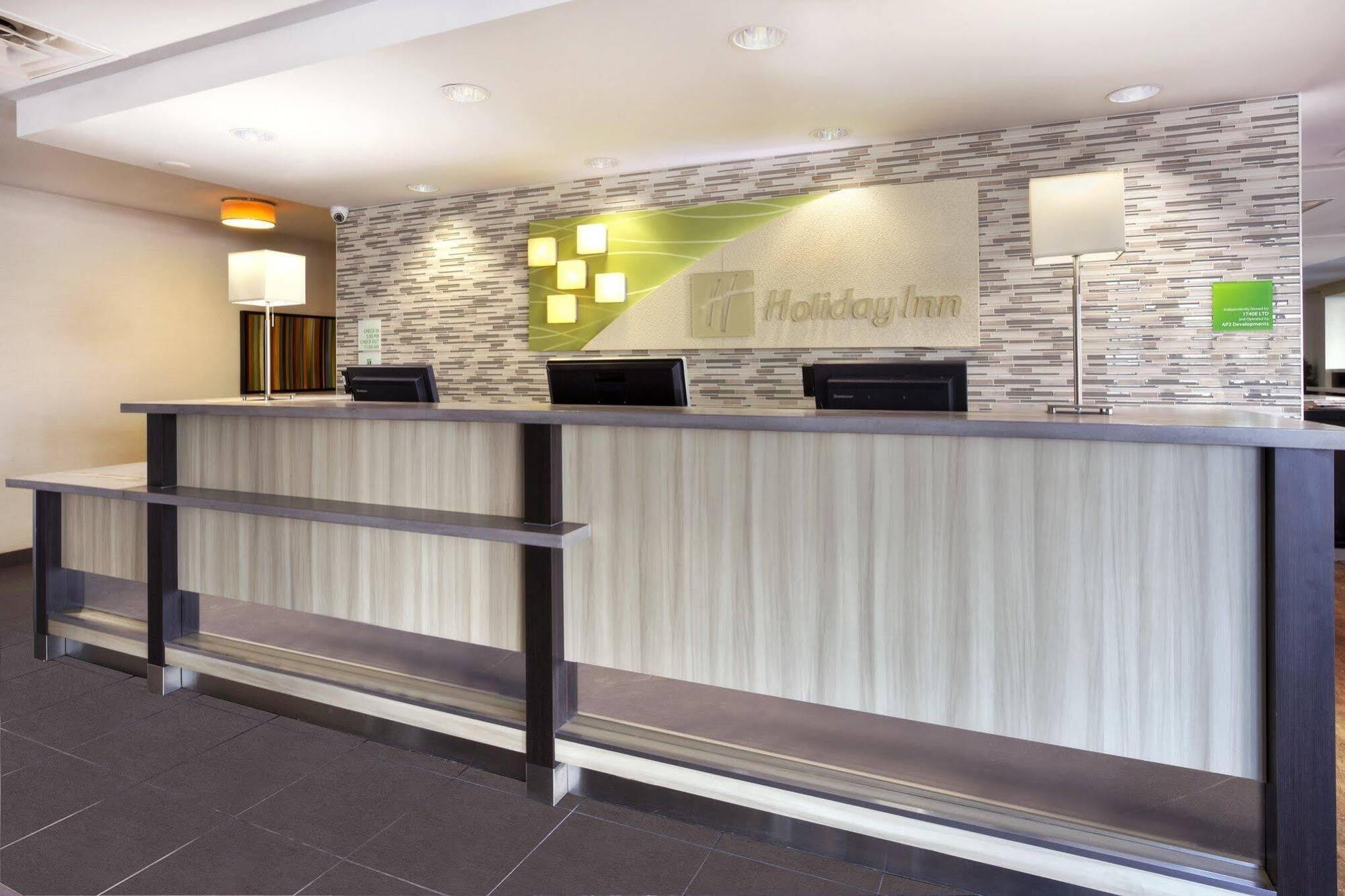 Holiday Inn Express Winnipeg Airport - Polo Park, An Ihg Hotel Экстерьер фото